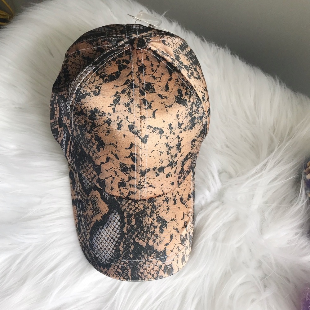 Baseball cap - Picture 2 of 5